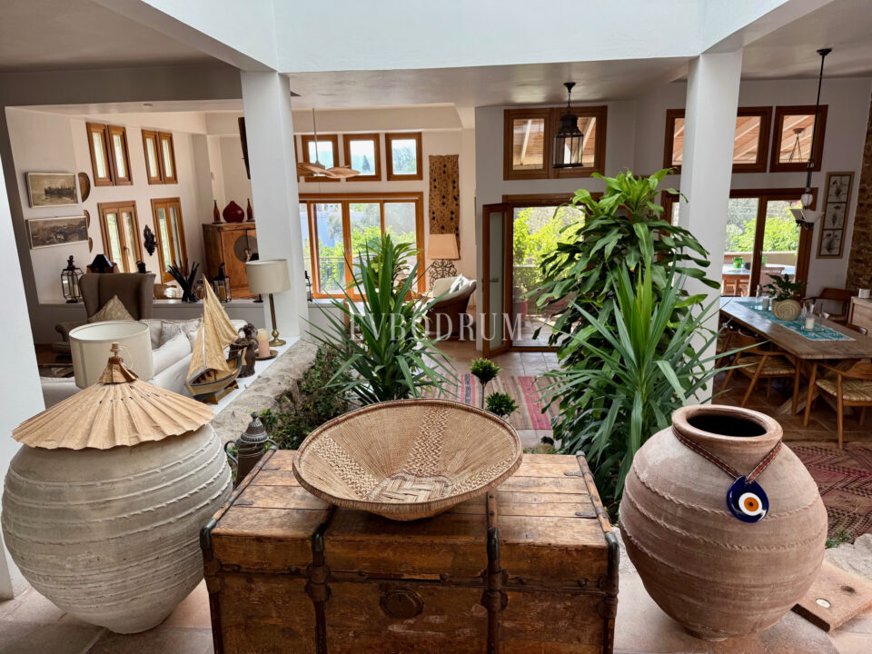 Grosse Villa mit Pool und Garten im Herzen von Türkbükü