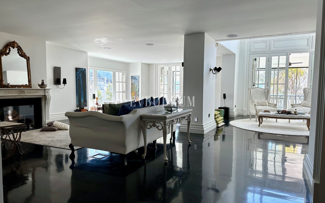 Zarif ve özel, havuzlu, manzaralı şehir evi