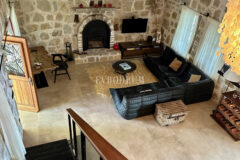 7.970 m2 arazi içinde harika, havuzlu taş ev ve misafirhanesi