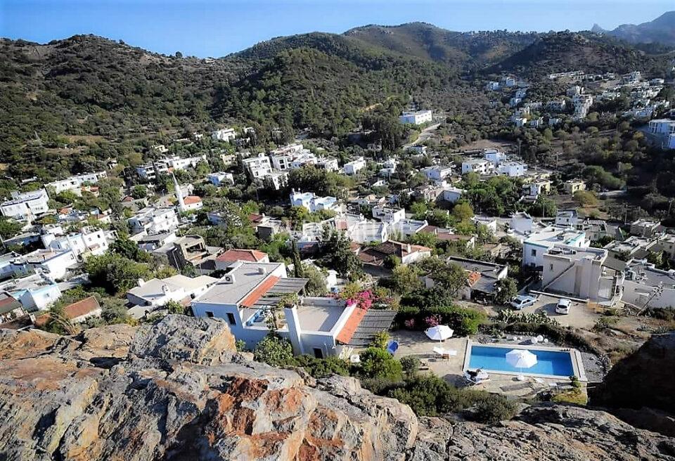 Havuzlu ve Panoramik Deniz Manzaralı Şık Ev – Görsel 4