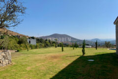 Gümüşlük'te bahçe içinde, havuzlu villa