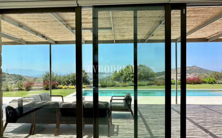 Modern, havuzlu ve geniş bahçeli villa – Görsel 5