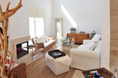 Gümüşlük’te ortak havuzlu mimari tasarımlı ev