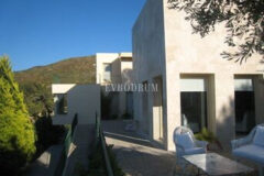 Yazlık kiralık villa, deniz manzarası ve özel havuz, 8 misafir