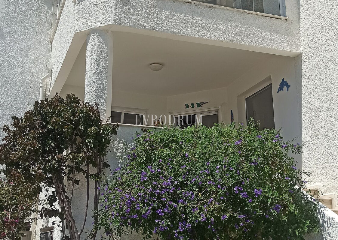 Merkezi lokasyonda, deniz manzaralı ikiz şehir evi