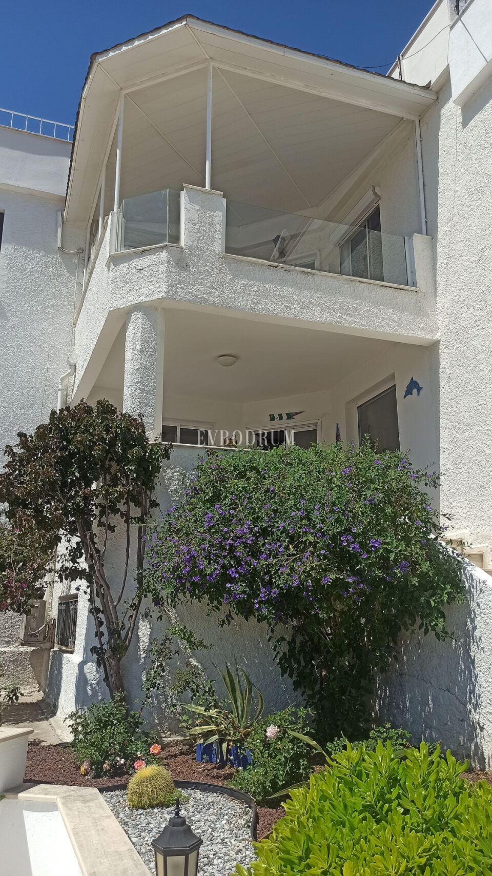 Merkezi lokasyonda, deniz manzaralı ikiz şehir evi – Görsel 9