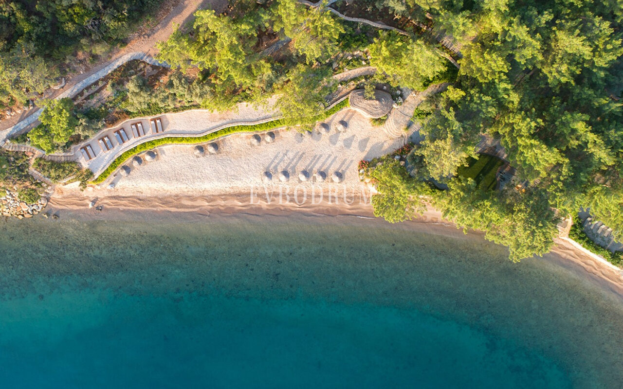 Muhteşem Manzaralı ve Plaja Erişimli Şık Daire