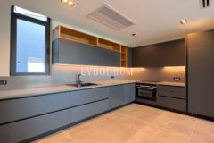 Yeni tamamlanmış, deniz manzaralı, özel havuzlu ve bahçeli villa