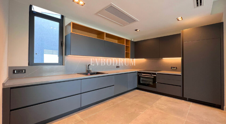 Yeni tamamlanmış, deniz manzaralı, özel havuzlu ve bahçeli villa – Ust Mutfak