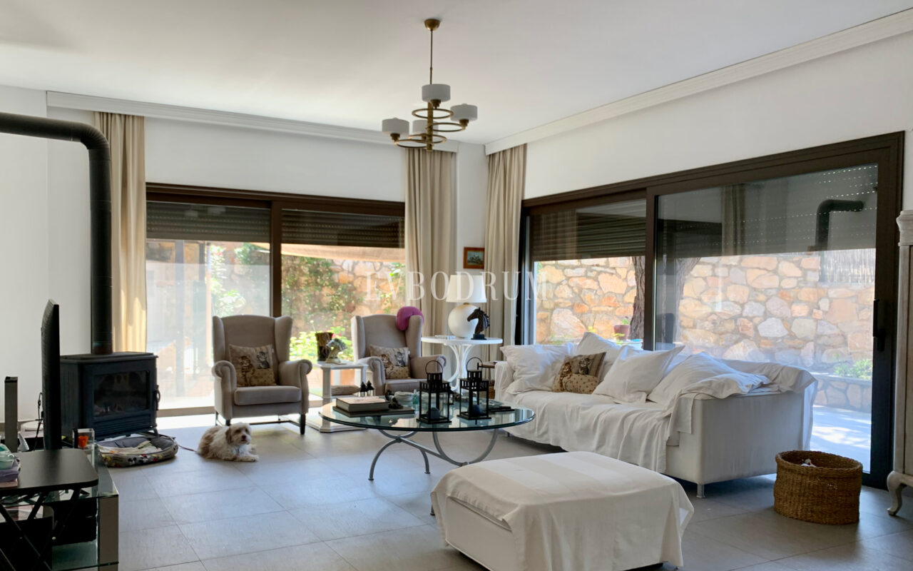 Yalıçiftlik’te tek katlı, bahçeli müstakil ev