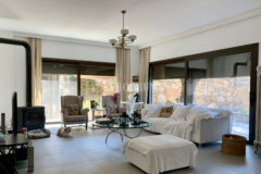 Yalıçiftlik’te tek katlı, bahçeli müstakil ev