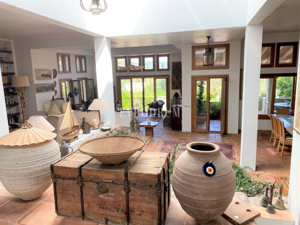 Denize Yürüme Mesafesinde Havuzlu Geniş Villa – Görsel 10