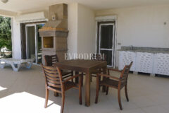 Deniz manzaralı, ortak havuzlu tripleks villa