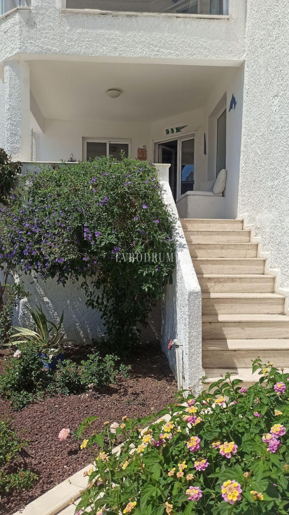 Merkezi lokasyonda, deniz manzaralı ikiz şehir evi – Görsel 11