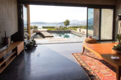 Denize sıfır özel havuzlu villa