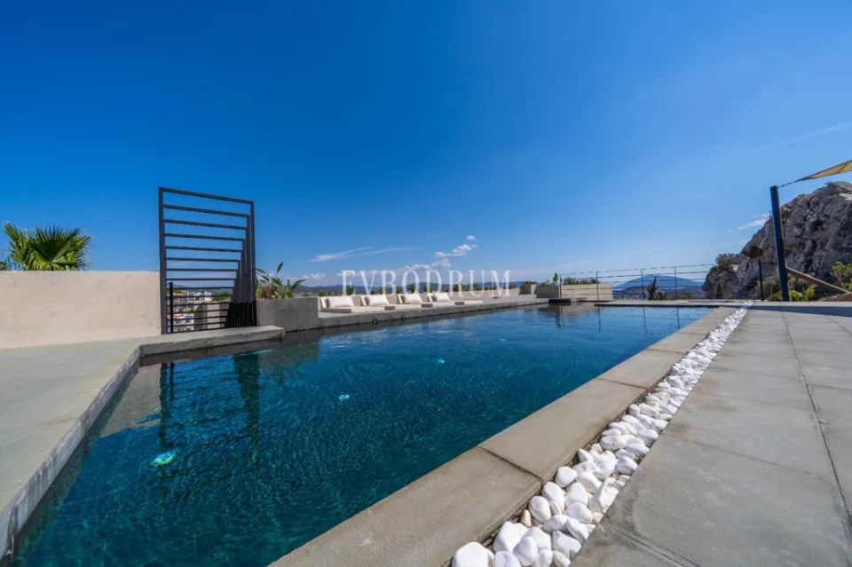 Bitez’de özel havuzlu, geniş ve lüks villa