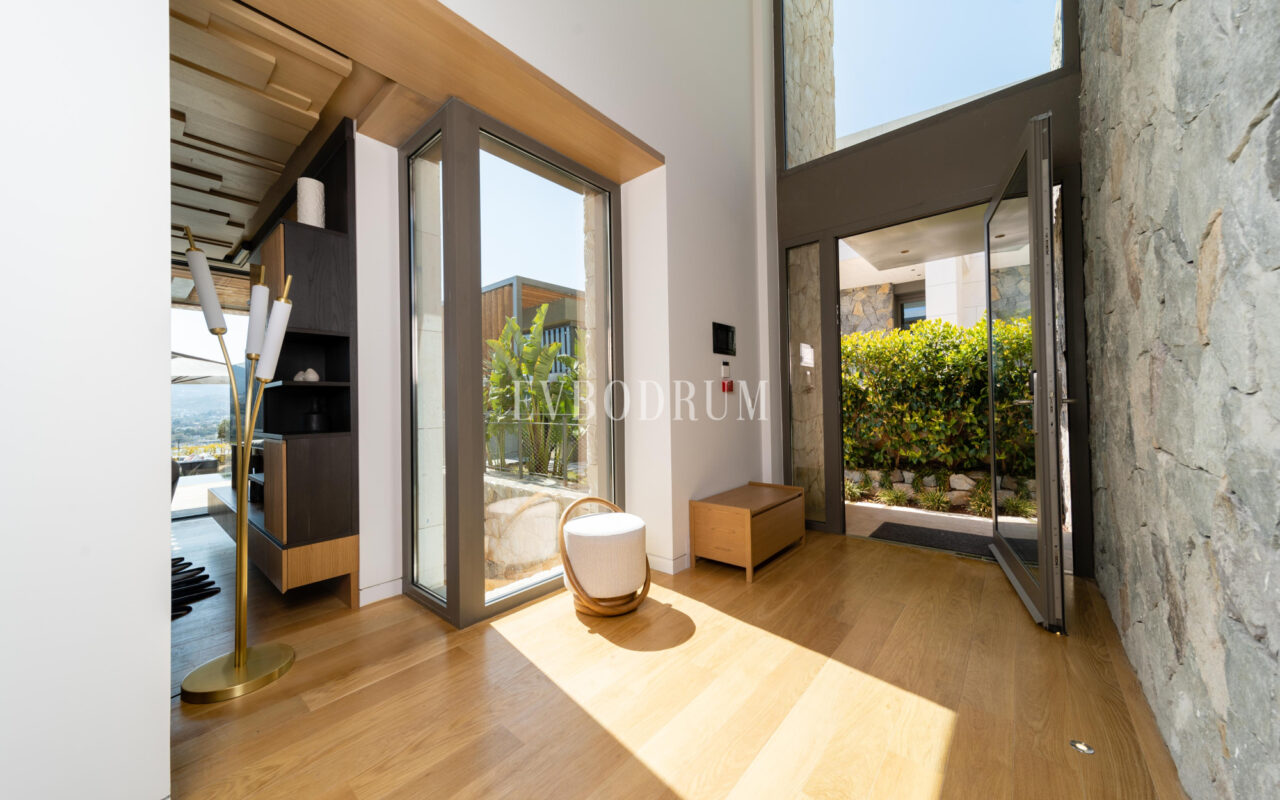 Yalıkavak’ta Denize Sıfır Lüks Villa