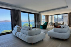 Ön sırada, havuzlu ve plaja erişimli yeni villa