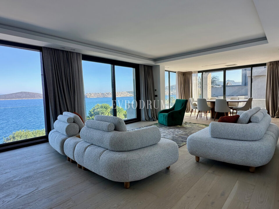 Ön sırada, havuzlu ve plaja erişimli yeni villa – Görsel 13