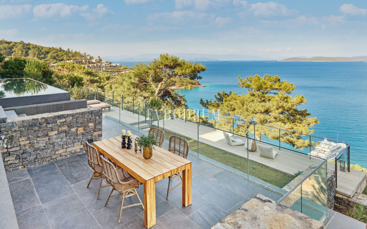 Özel Havuzlu ve Deniz Erişimli Yeni Villalar