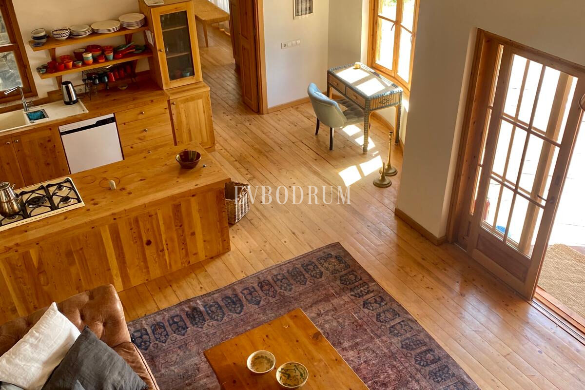 Gümüşlük, Karakaya’da bahçe içinde müstakil taş villa