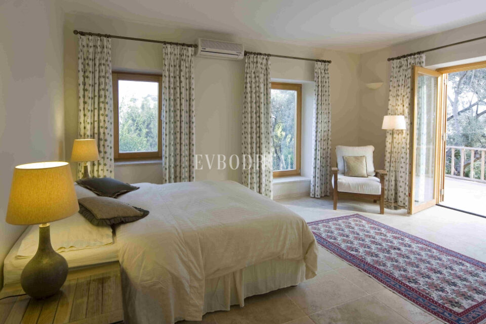 Denize 50 Metrelik Mesafede Kiralık Lüks Villa – Görsel 2