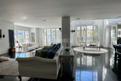 Zarif ve özel, havuzlu, manzaralı şehir evi