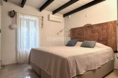 7.970 m2 arazi içinde harika, havuzlu taş ev ve misafirhanesi