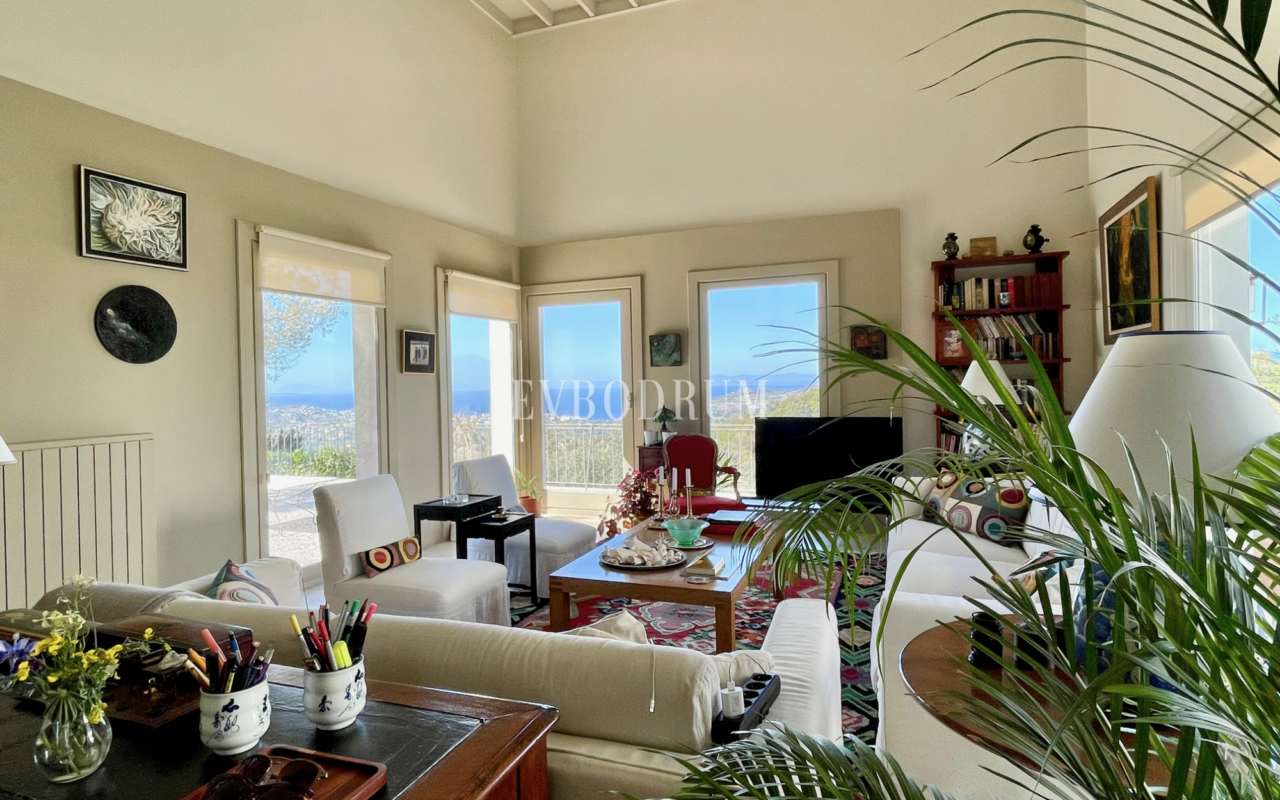 Yazlık kiralık villa, deniz manzarası ve özel havuz, 8 misafir