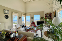 Yazlık kiralık villa, deniz manzarası ve özel havuz, 8 misafir