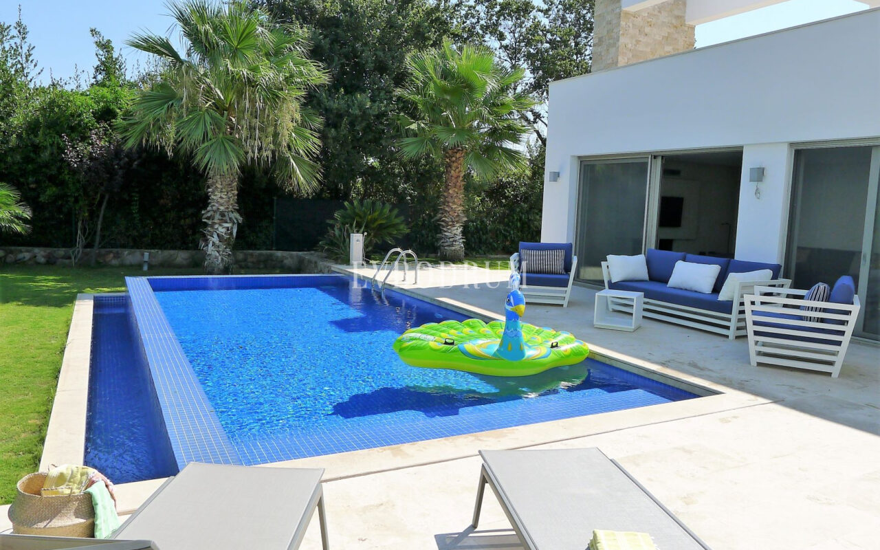 Havuzlu Yeni Villa, Sahile 5 Dakika Yürüme Mesafesinde, Haftalık Kiralık