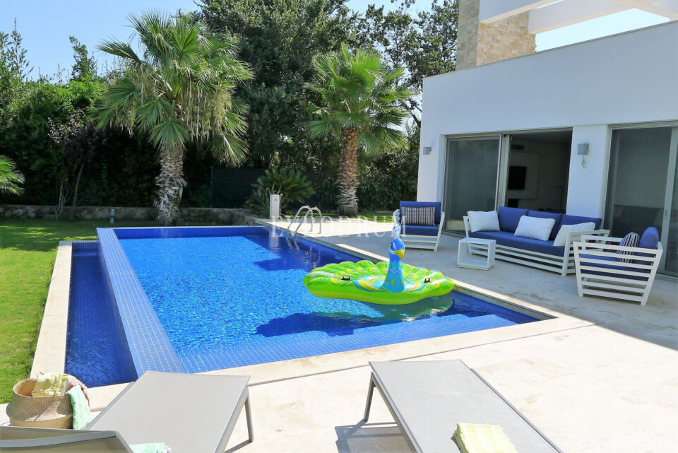 Havuzlu Yeni Villa, Sahile 5 Dakika Yürüme Mesafesinde, Haftalık Kiralık – Görsel 3