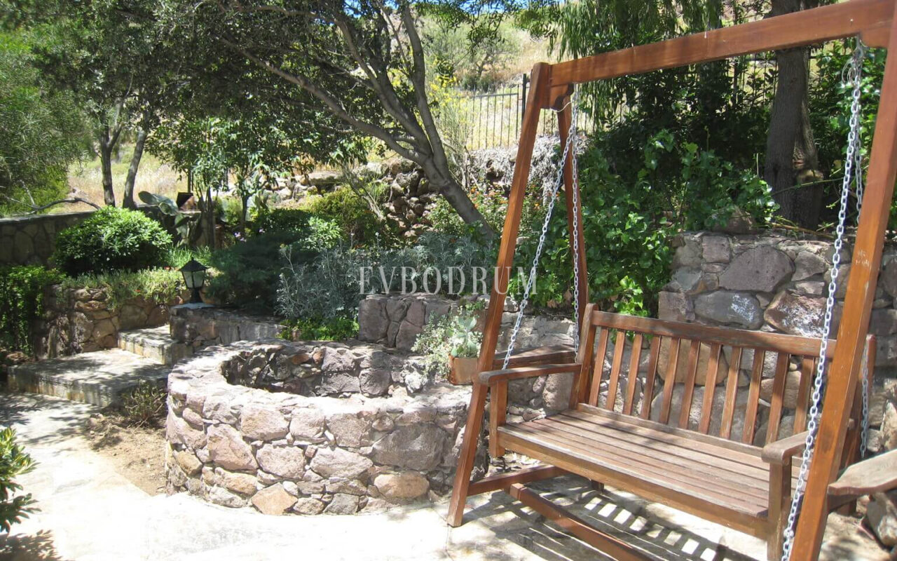 Yalikavak Küdür, önü kapanmaz deniz manzaralı 3 katlı villa