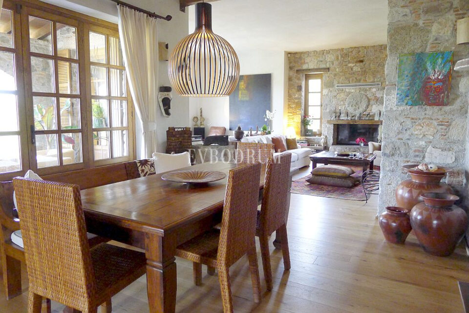 Özel havuzlu kiralık taş villa – Görsel 6