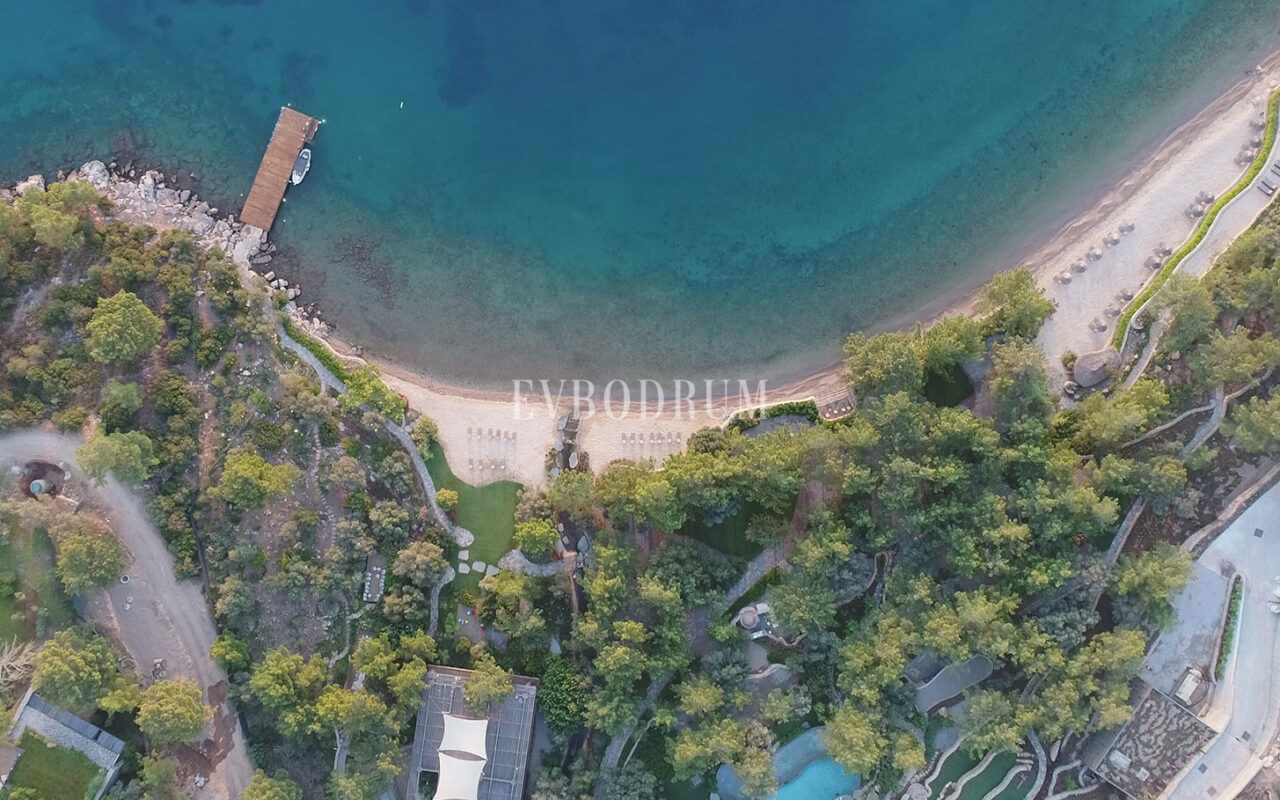 Muhteşem Manzaralı ve Plaja Erişimli Şık Daire