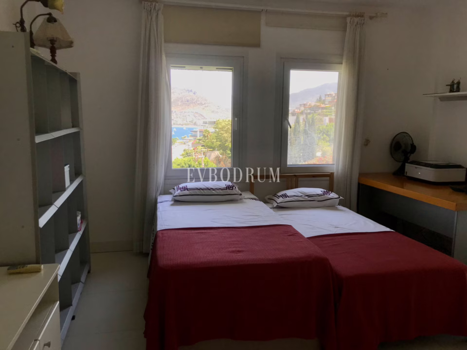 Ferienhaus: grosse Villa mit privatem Pool – .
