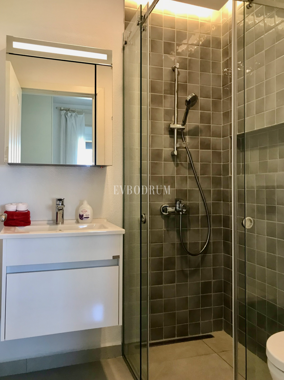 Sezonluk Kiralık: Gündoğan’da Özel Havuzlu Geniş Villa – .