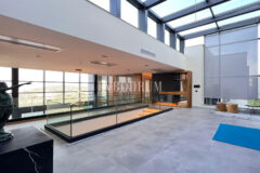 Yeni tamamlanmış, deniz manzaralı, özel havuzlu ve bahçeli villa