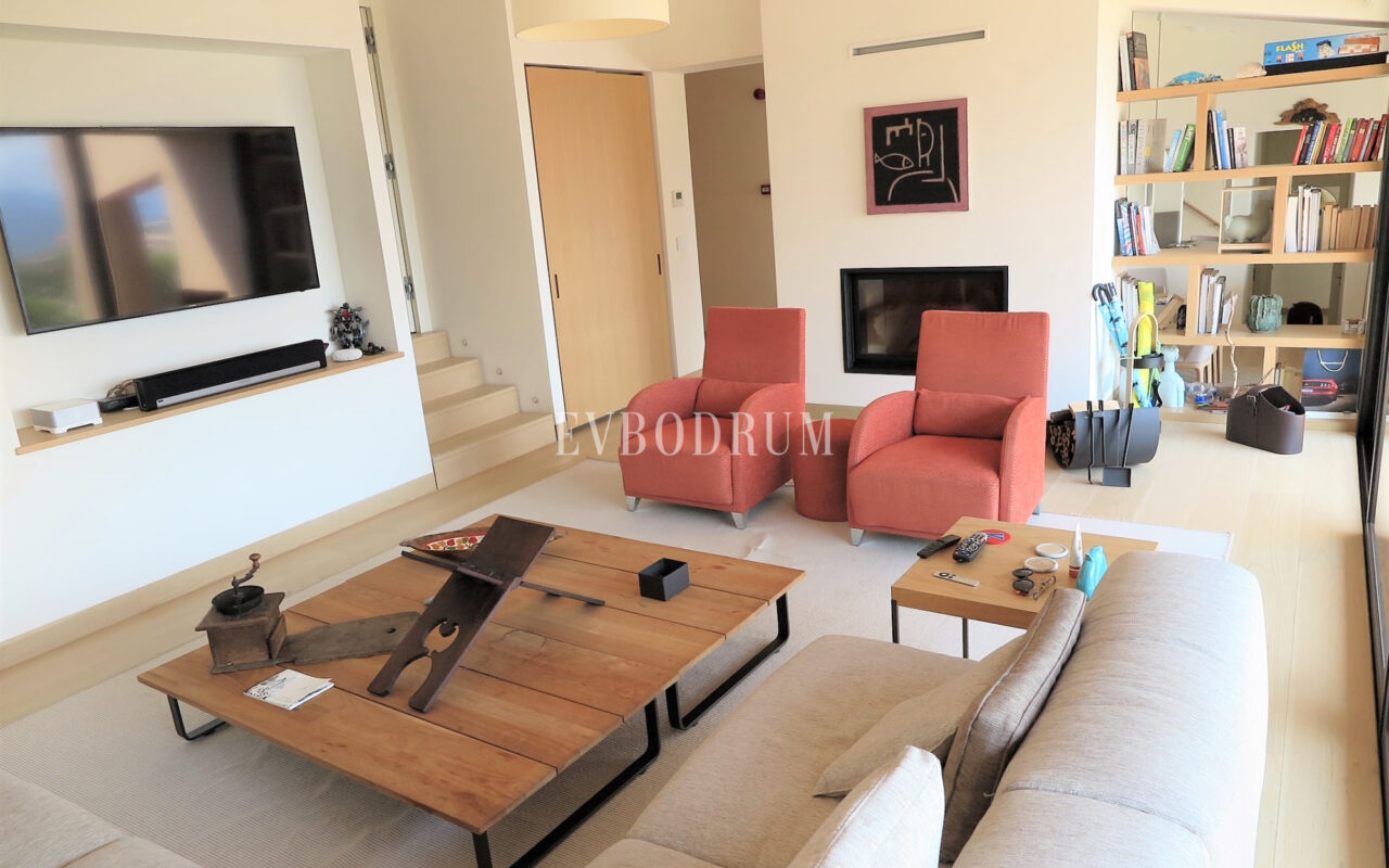 Özel Havuzlu ve Bahçeli Denize Sıfır Villa