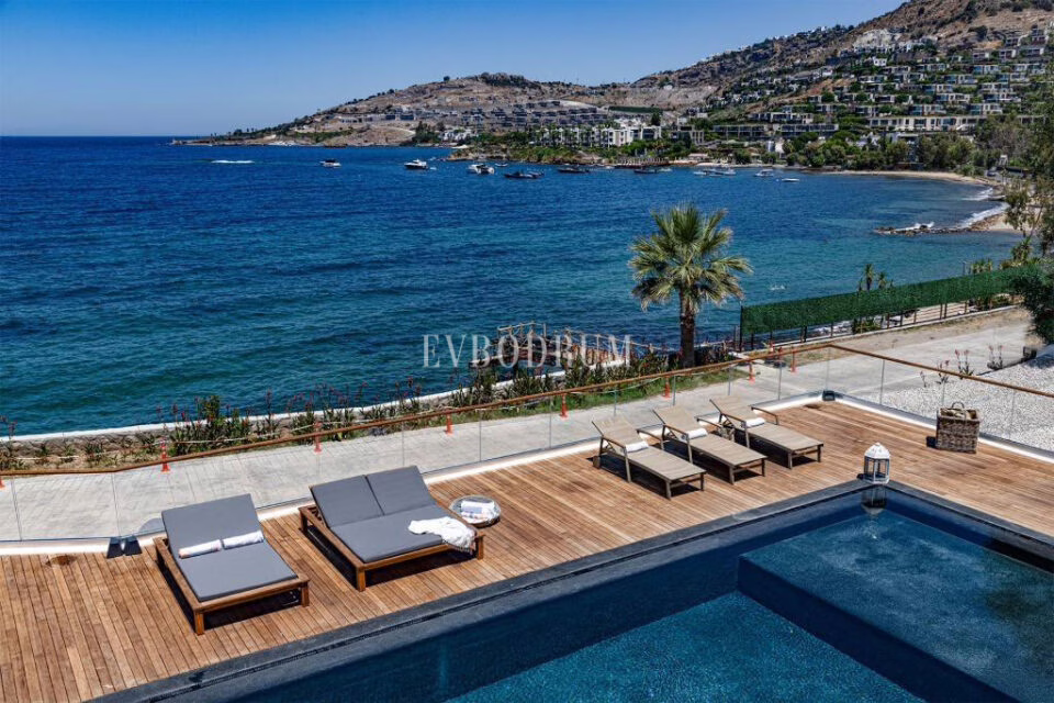 Luxusvilla in erster Meereslinie mit eigenem Steg in Yalıkavak — aus unserem Portfolio