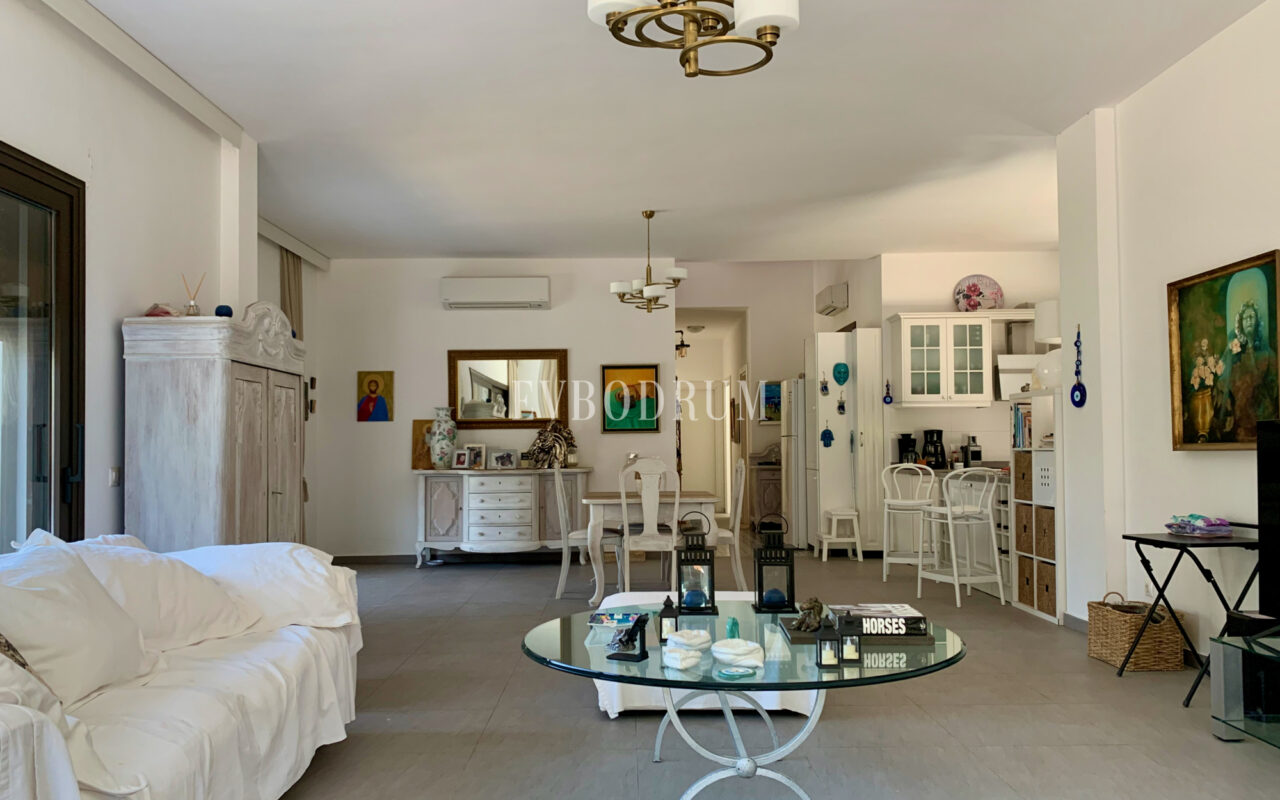 Yalıçiftlik’te tek katlı, bahçeli müstakil ev