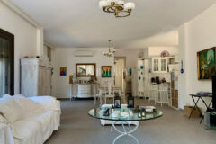 Yalıçiftlik’te tek katlı, bahçeli müstakil ev