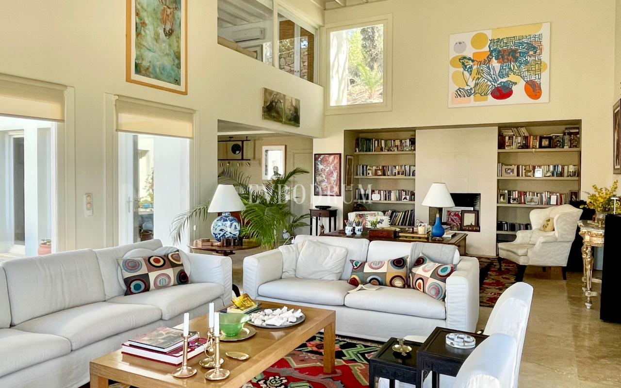 Yazlık kiralık villa, deniz manzarası ve özel havuz, 8 misafir