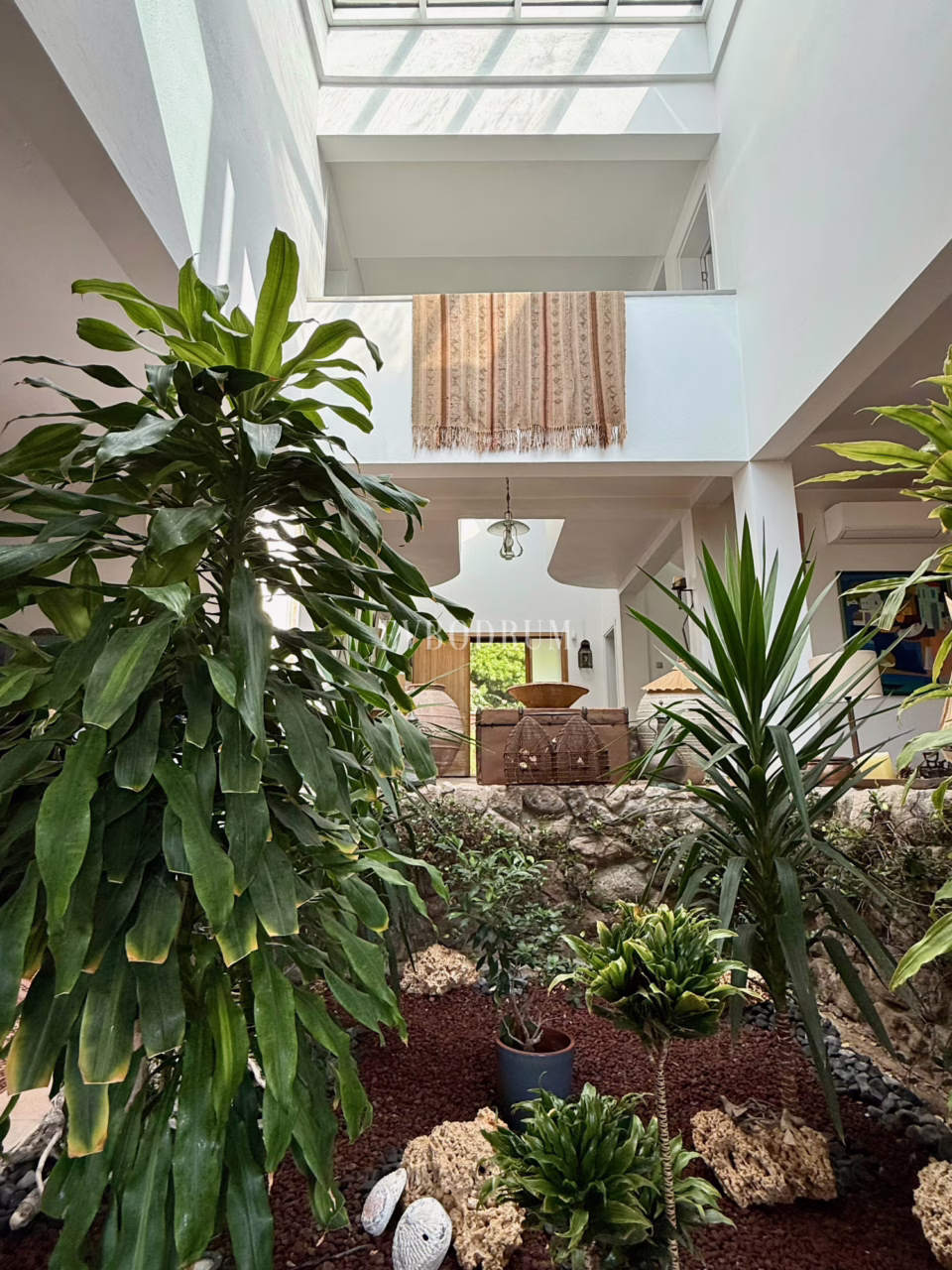 Grosse Villa mit Pool und Garten im Herzen von Türkbükü – Foto 1