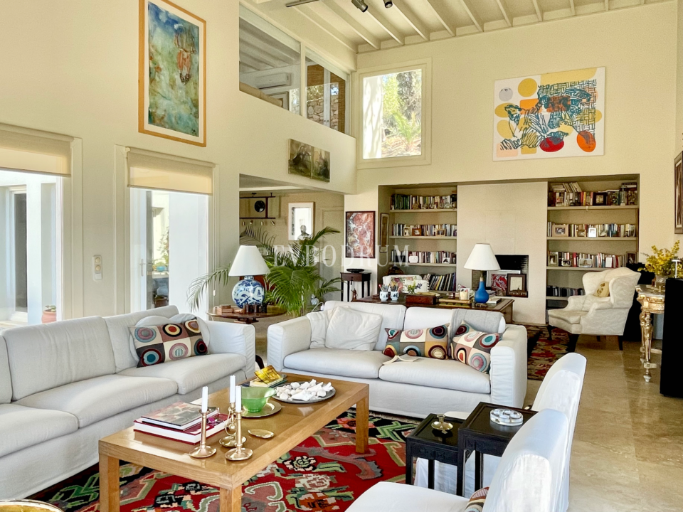 Yazlık kiralık villa, deniz manzarası ve özel havuz, 8 misafir – Görsel 1