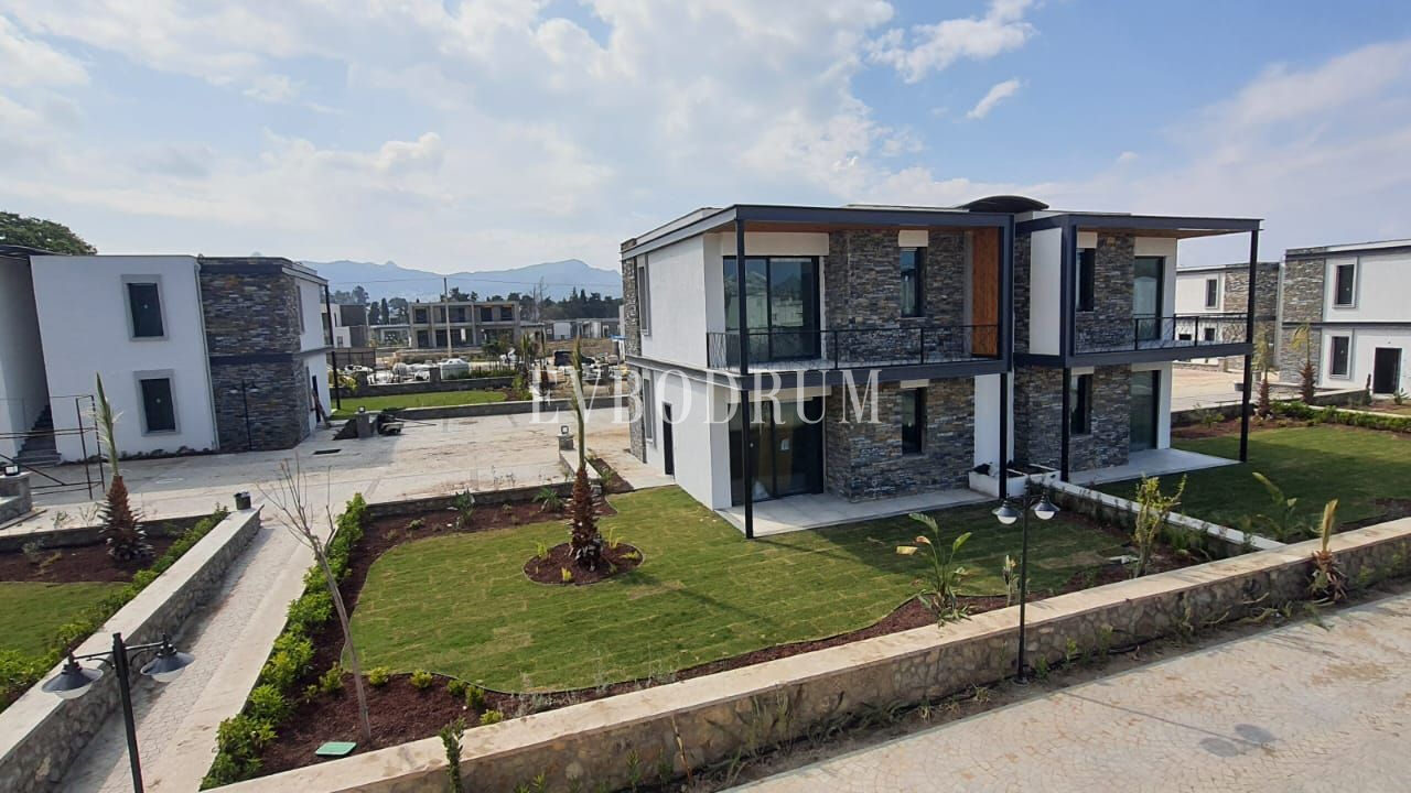 Plaja Yakın Ortak Havuzlu Daireler