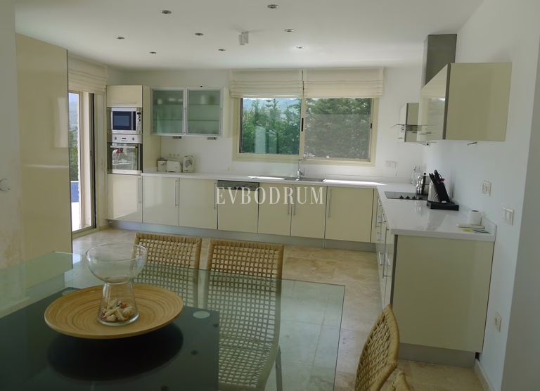 Moderne grosszügige Villa mit Privatpool und Meerblick – Foto 18