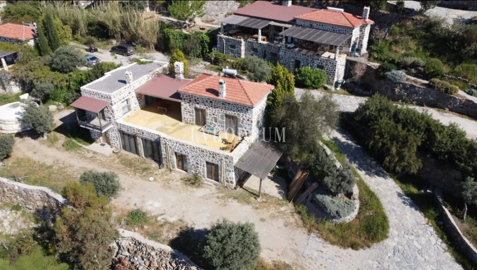 10.000 m2 Arsa İçinde 8 Bağımsız Taş Ev – Görsel 2