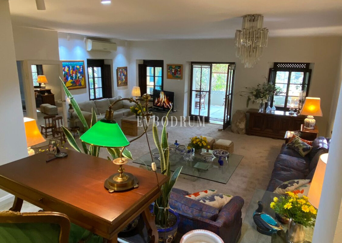 Bodrum, Yeniköy’de geniş, karakteristik kiralık daire