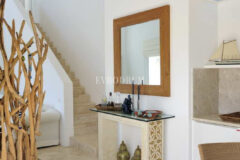 Gümüşlük’te ortak havuzlu mimari tasarımlı ev